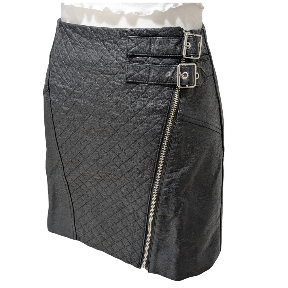Black Quilted Texture Faux Leather Moto Mini‎ Skirt Zipper Buckle Detail Size 4